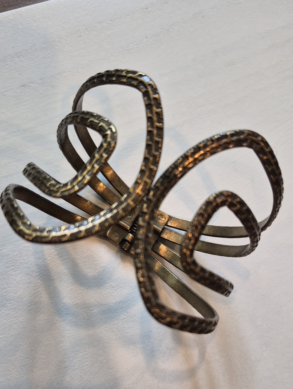 Vtg Textured Antique Bronze Tone Hinged Cuff Bracelet - Picture 5 of 12